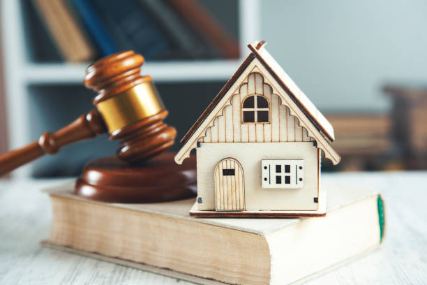 istock house model  and judge on books 1091851316
