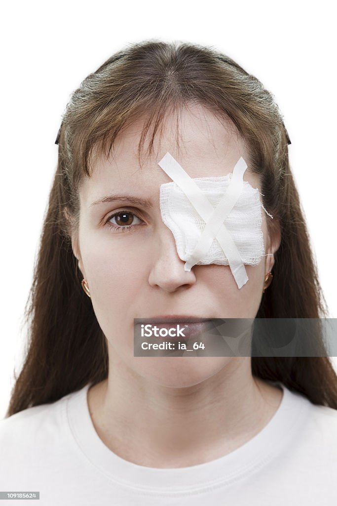 Gesso applicato sulla ferita occhio - Foto stock royalty-free di Occhio