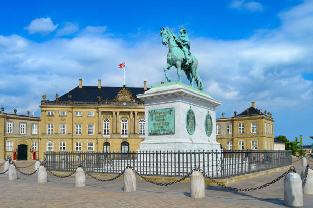 statua equestre di federico, copenaghen - denmark danish culture copenhagen sculpture foto e immagini stock