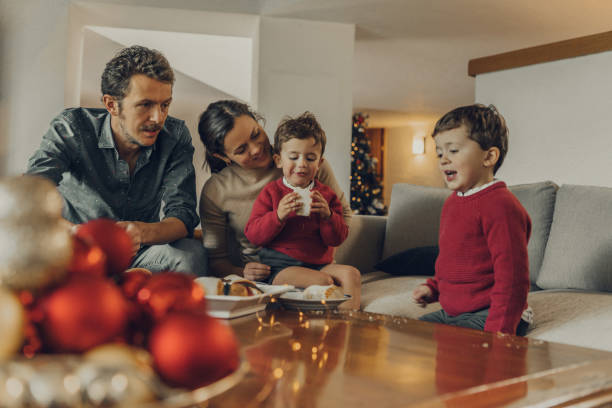 istock Family having Rosca de Reyes 1091888456