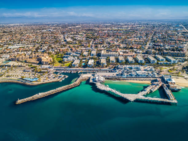 muelle de redondo beach, california como visto desde el océano pacífico - redondo beach fotografías e imágenes de stock