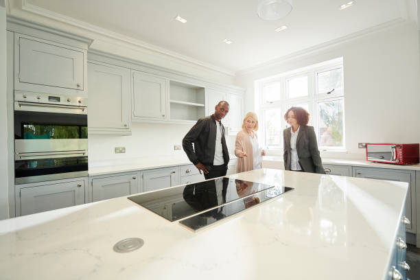 istock kitchen saleswoman 1091922104