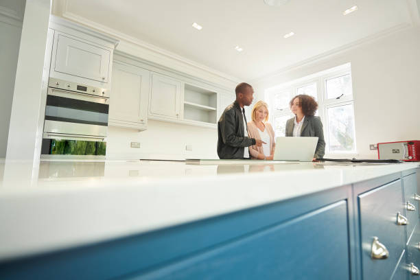 kitchen saleswoman with couple