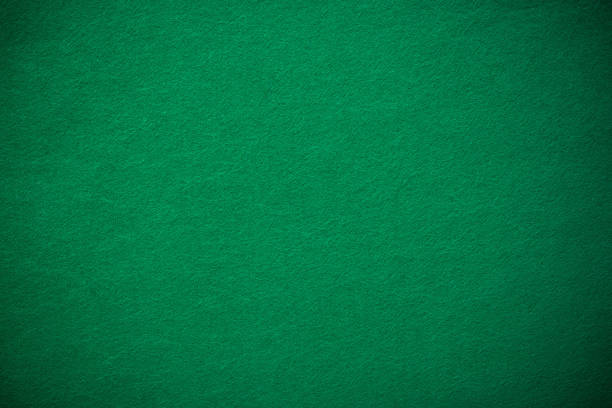 empty green casino poker table cloth with spotlight - casino worker imagens e fotografias de stock