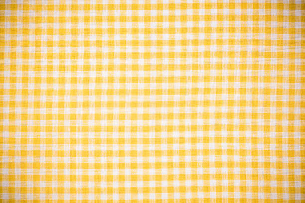 linge de cuisine damier jaune vide ou un chiffon - tablecloth checked yellow textile photos et images de collection