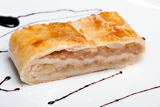 strudel di mele - stroodle foto e immagini stock