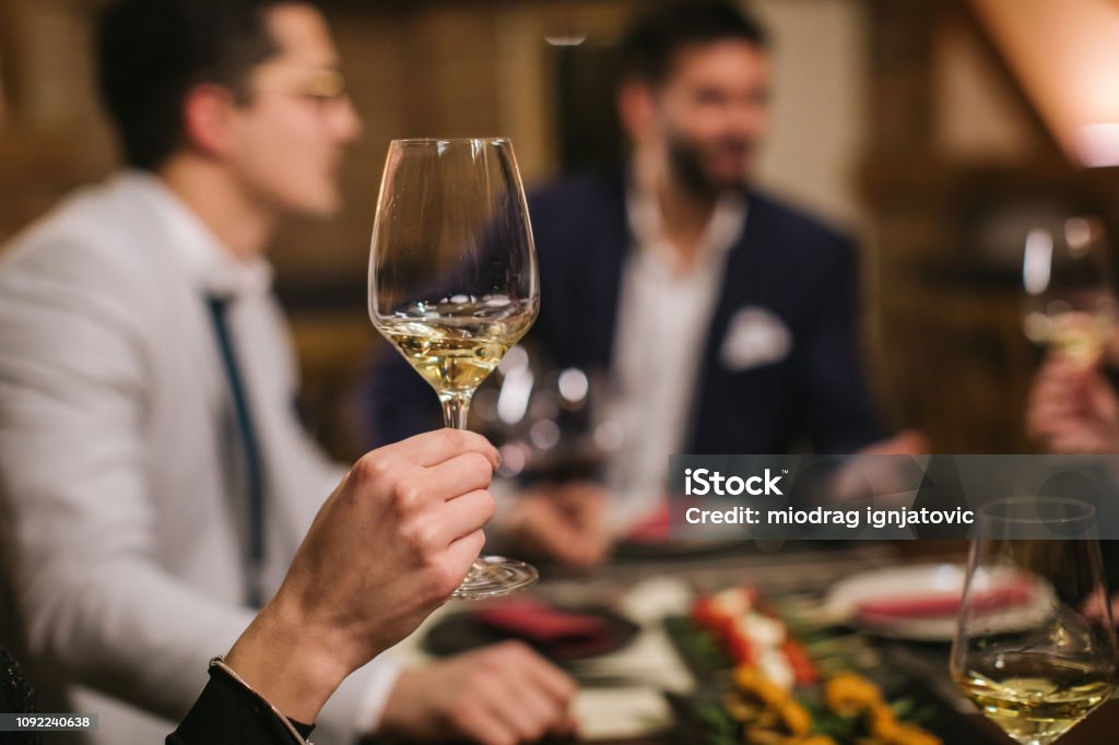 Verre de vin blanc - Photo de A la mode libre de droits