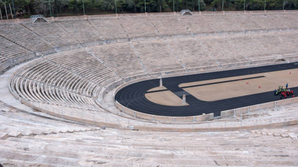 vue panoramique du stade panathénaïque ou kallimarmaro à athènes, attique, grèce - marathon ancient greece greek culture photos et images de collection