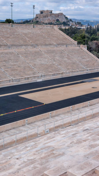 vue panoramique du stade panathénaïque ou kallimarmaro à athènes, attique, grèce - marathon ancient greece greek culture photos et images de collection