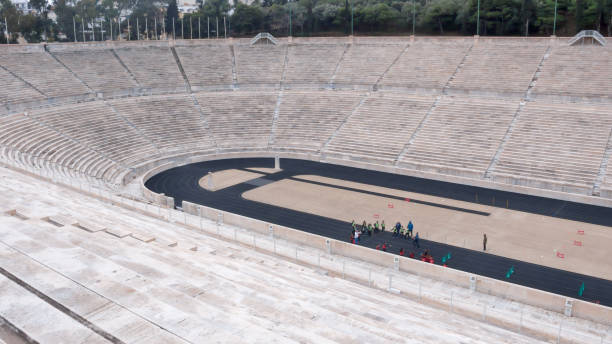 vue panoramique du stade panathénaïque ou kallimarmaro à athènes, attique, grèce - marathon ancient greece greek culture photos et images de collection