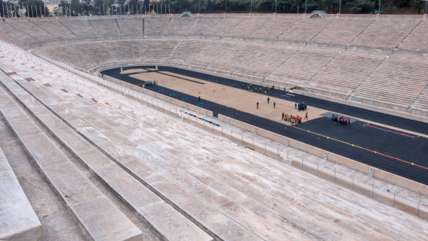 vue panoramique du stade panathénaïque ou kallimarmaro à athènes, attique, grèce - marathon ancient greece greek culture photos et images de collection