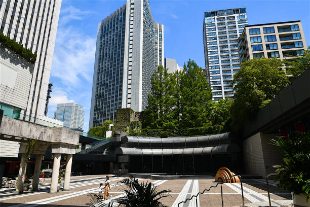 o ark mori building complexo em roppongi hills, tóquio. - roppongi hills - fotografias e filmes do acervo