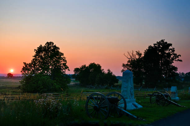 cannoni al tramonto - gettysburg national military park foto e immagini stock