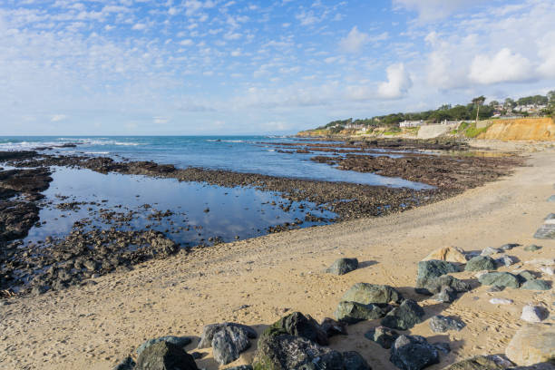 istock Sandy beach and eroded cliffs on the Pacific Ocean coastline, Moss Beach, Fitzgerald Marine Reserve, California 1092386402