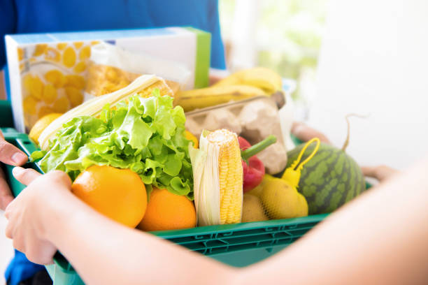 istock Delivery man delivering food to customer 1092392798