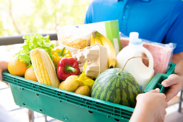 istock Delivery man delivering food to customer 1092392956