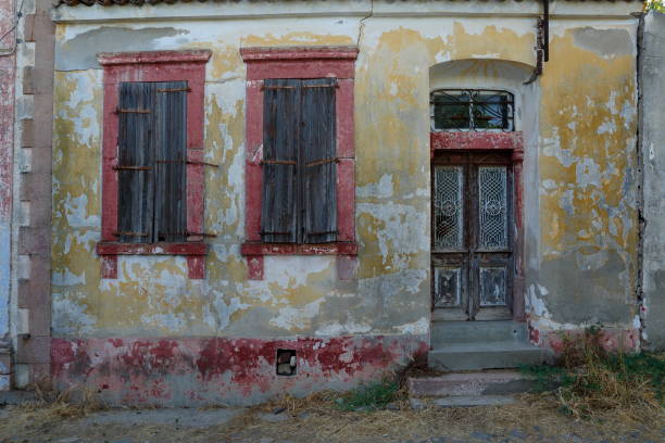 istock Abandoned, very old and ruined house. 1092393158