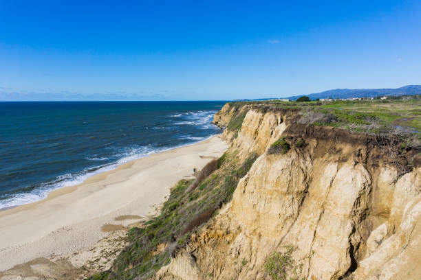 istock Eroded cliffs and sandy beach, Pacific Ocean, Half Moon Bay, California 1092436838
