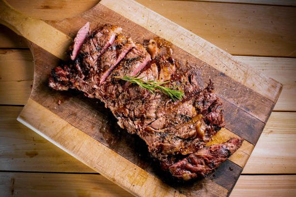 마에 구운된 ribeye 스테이크 - steak ribeye beef grilled 뉴스 사진 이미지