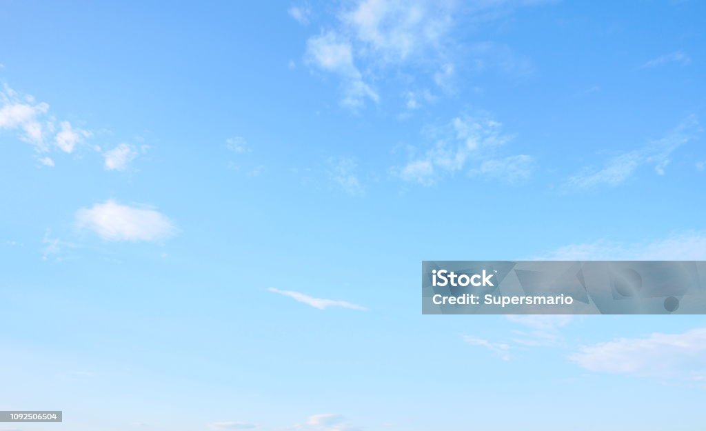 Hermoso cielo con blanco nube - Foto de stock de Cielo libre de derechos