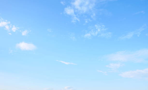 白い雲の美しい空 - 空 ストックフォトと画像