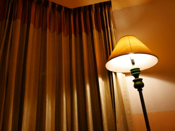 lampada elettrica e libro al capezzale - solitude loneliness bedroom empty foto e immagini stock
