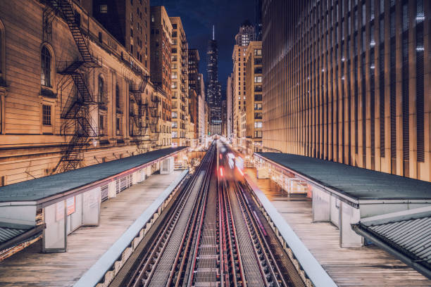 istock Transportation in downtown Chicago, IL 1092561586