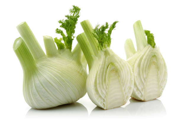 ortaggi e fette di finocchio fresco - fennel dill flower isolated foto e immagini stock