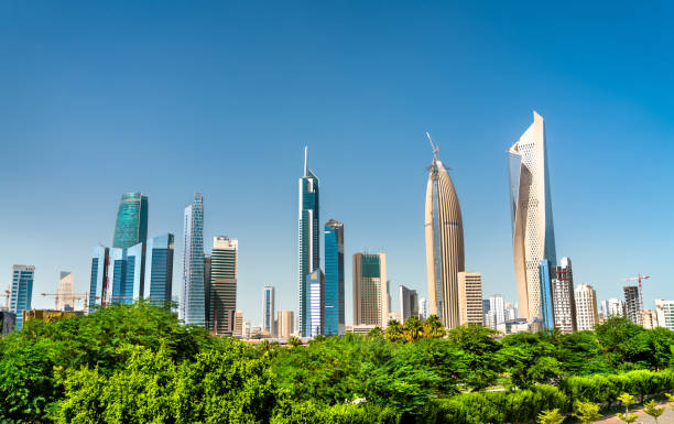 쿠웨이트 시의 스카이라인, 알 샤 주의 공원 - kuwait tower 뉴스 사진 이미지