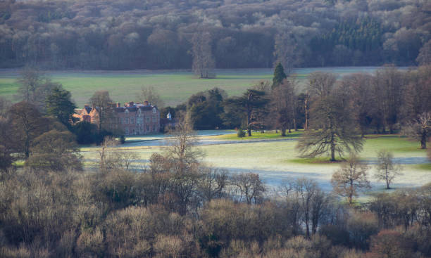 chequers, casa de campo do primeiro-ministro britânico - buckinghamshire - fotografias e filmes do acervo