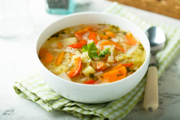 sopa de verduras - sopa de verduras fotografías e imágenes de stock