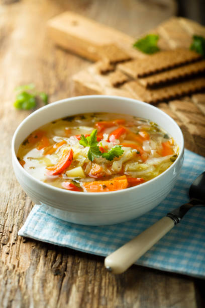 sopa de verduras - sopa de verduras fotografías e imágenes de stock