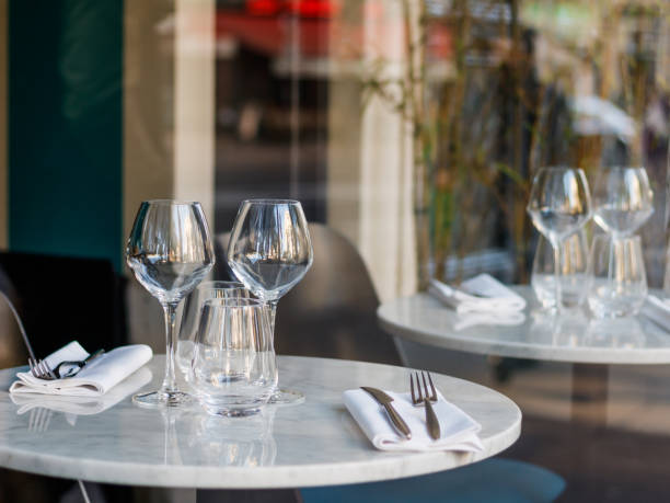 istock Table setting in a French restaurant for two. View through a window from a street. 1092634110