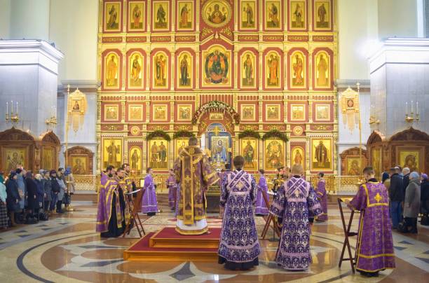 boska liturgia w rosyjskiej cerkwi prawosławnej. - cleric traditional culture spirituality religion zdjęcia i obrazy z banku zdjęć