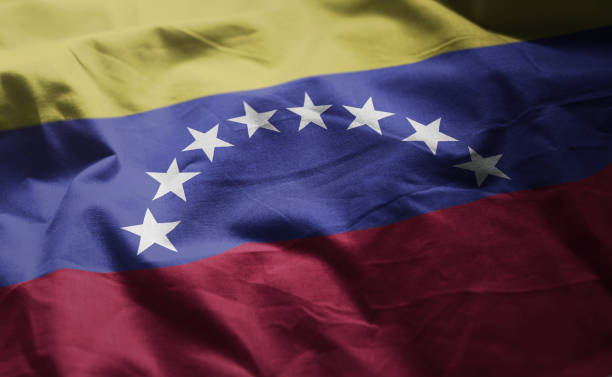 drapeau de venezuela rumpled se bouchent - venezuela photos et images de collection