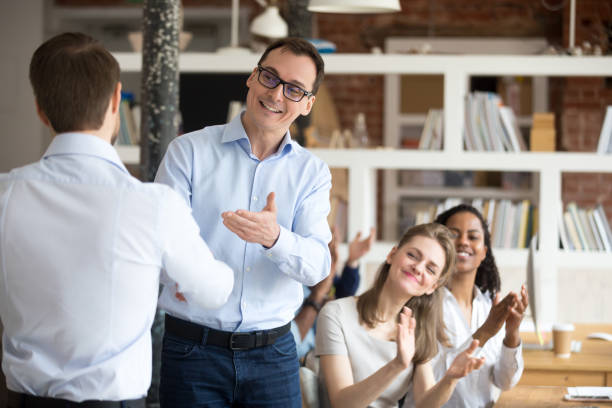 middle aged boss, mentor congratulating employee, shaking hand - people applauding congratulating business imagens e fotografias de stock