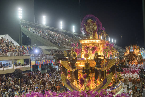 리오 데 자네이로 카니발 2018에서 삼 바 학교 salgueiro의 퍼레이드 - rio carnival 뉴스 사진 이미지