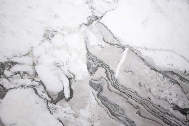 texture marbre abstraite naturelle blanche et grise - marble white cracked painterly effect photos et images de collection