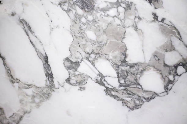 biały i szary naturalny abstrakcyjny marmur tekstury - marble white cracked painterly effect zdjęcia i obrazy z banku zdjęć