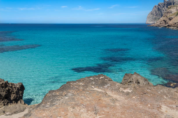 istock Turquoise Waters in a Cove 1092697350