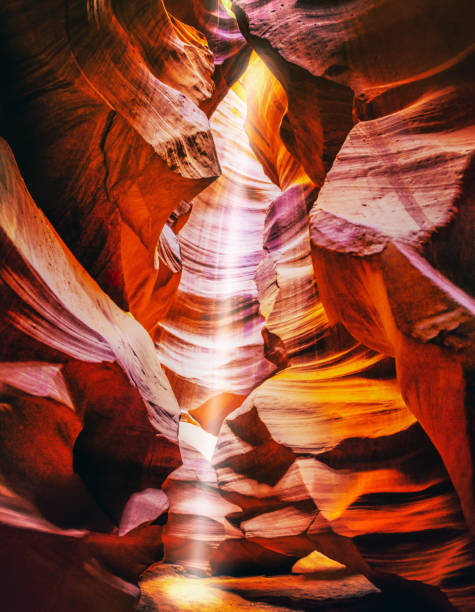 light beam at upper antelope canyon, arizona. usa - upper antelope canyon imagens e fotografias de stock