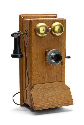 Teléfono de madera antiguo photo