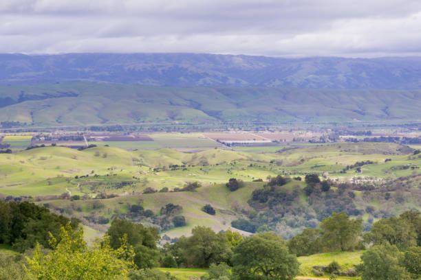 istock Hiking trail in Rancho Canada del Oro Open Space Preserve, California 1092773672