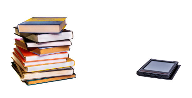 стек красочных книг с электронным читателем книг. изолированные на белом - e reader digital tablet cafe reading стоковые фото и изображения
