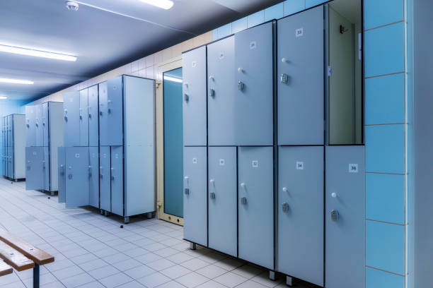 interior moderno de um armário de vestiário - gym locker - fotografias e filmes do acervo