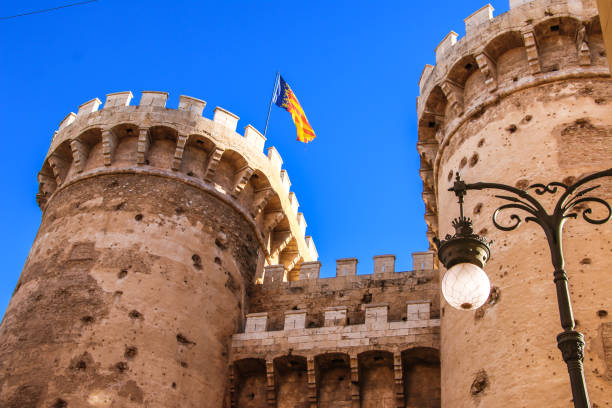 quart towers in valencia - quart imagens e fotografias de stock