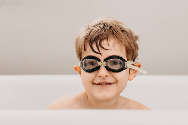 istock Child in bathtub wearing goggles 1092838480