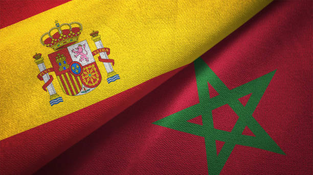 모로코와 스페인 두 개의 플래그 함께 realations 섬유 옷감 직물 질감 - morocco 뉴스 사진 이미지