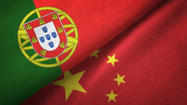 chine et portugal deux drapeaux realations ensemble textile tissu tissu texture - portuguese culture portugal flag coat of arms photos et images de collection