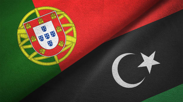 libye et portugal deux drapeaux realations ensemble textile tissu tissu texture - portuguese culture portugal flag coat of arms photos et images de collection